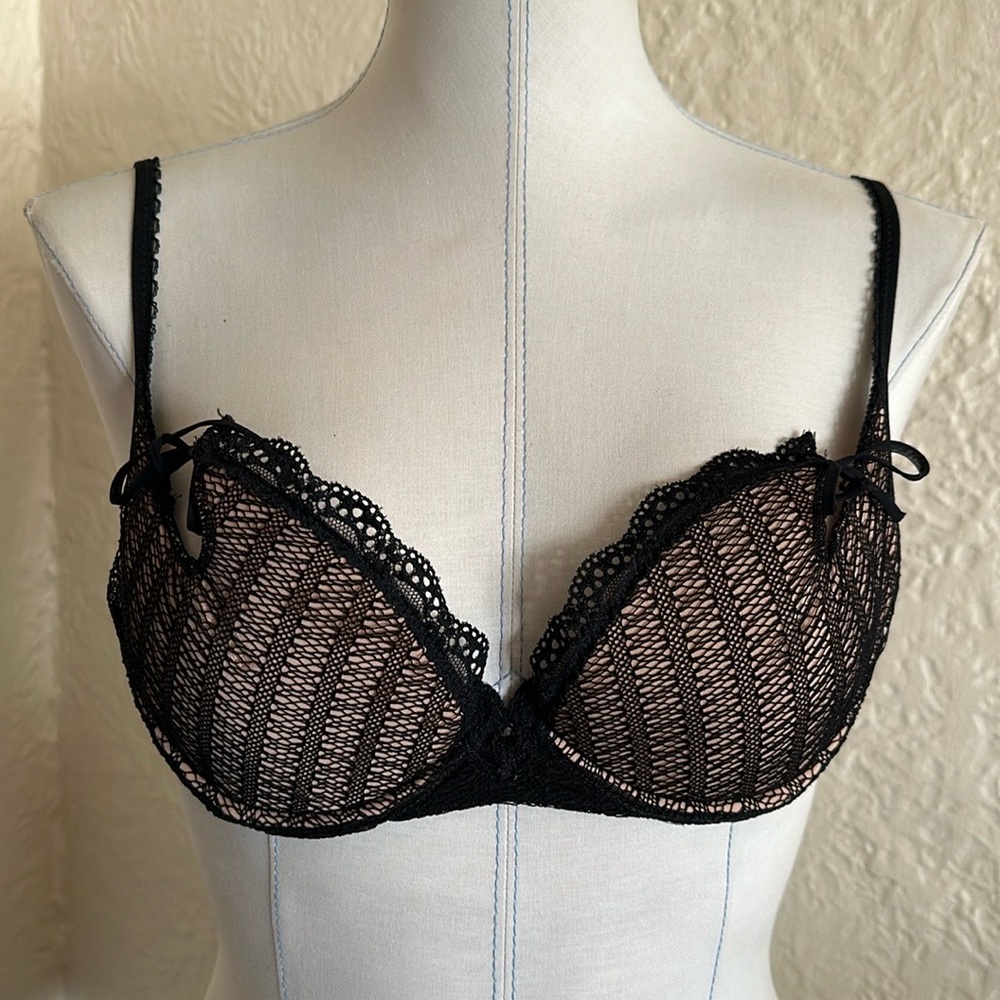 Victoria’s Secret Very Sexy Black Net Adjustable Bow Keyholes Balconet Bra y2k